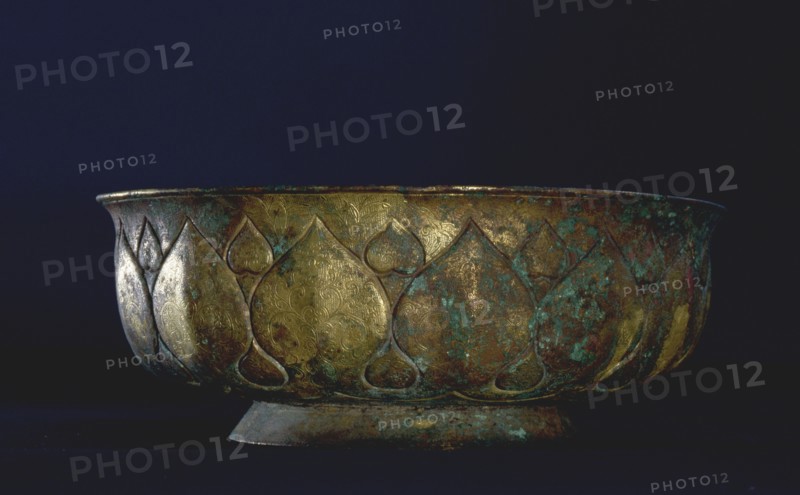 Gilt bronze bowl decorated with a stylised double tier of repousse lotus petals