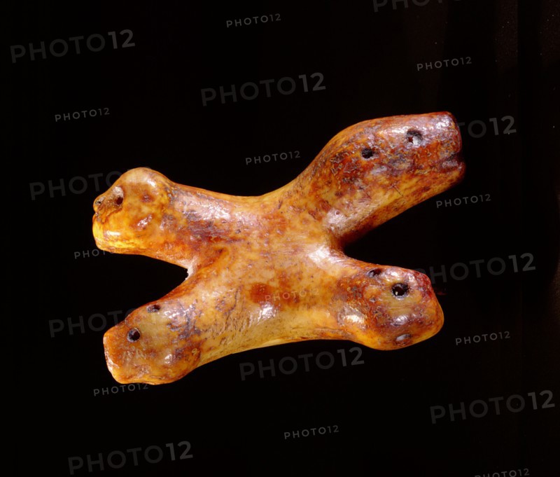 Charm which symbolises two species of hunter   human and polar bear   and their common prey, the seal