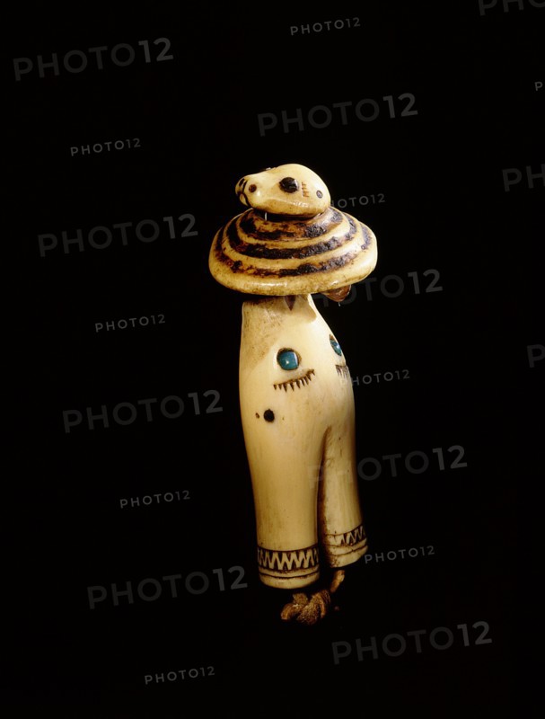 Possibly a drag handle, a toggle or a needlecase representing a seal rising to the surface to breathe