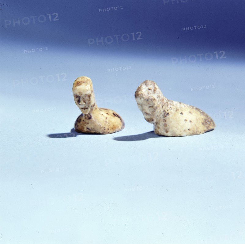 Flat bottomed figurines with human heads