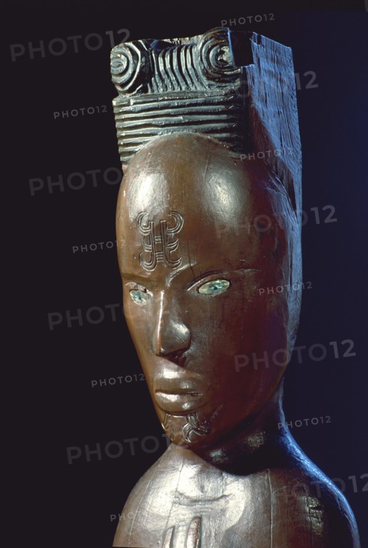 A female poutokomanawa, a figure that rests against the post supporting the ridgepole of a chiefs house or meeting house