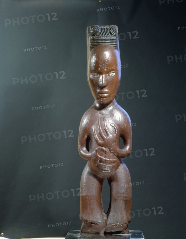 A female poutokomanawa, a figure that rests against the post supporting the ridgepole of a chiefs house or meeting house