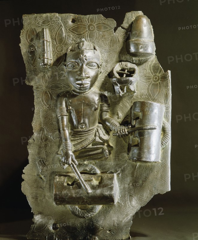 Plaque with a representation of a drummer