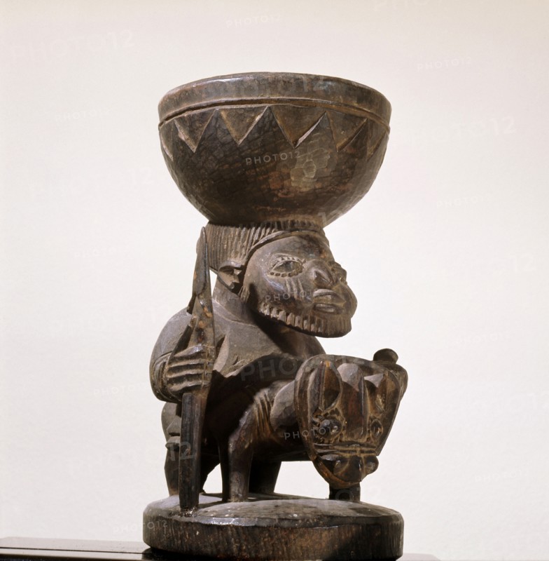 A bowl, agere ifa, in which the diviner stores his sacred palm nuts, ikin, used for consulting Ifa