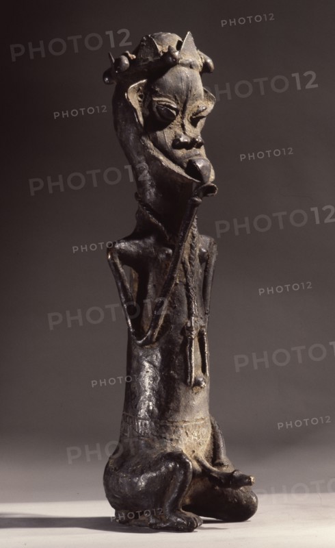 Bronze male figure, known as Onilerepresenting one of the owners of the land