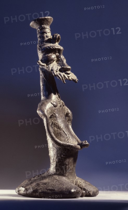 Bronze male figure, known as Onilerepresenting one of the owners of the land