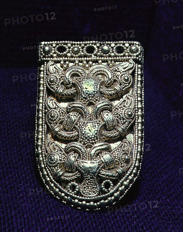 Buckle end in gold repousse
