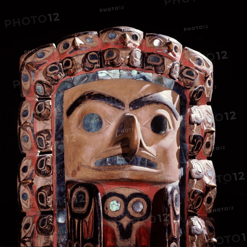 Frontlet representing a raven or a hawk with its characteristic downward turning beak