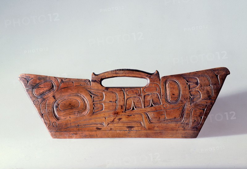 Bark shredder made of wood and carved in relief