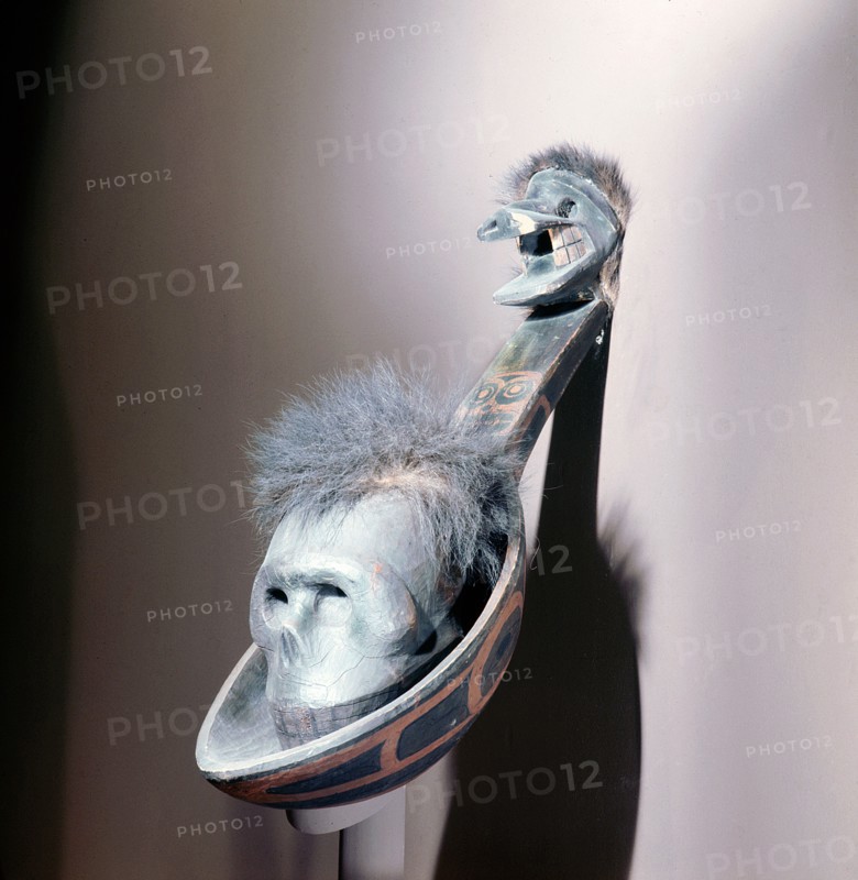 Ladle with a rocking skull in the bowl