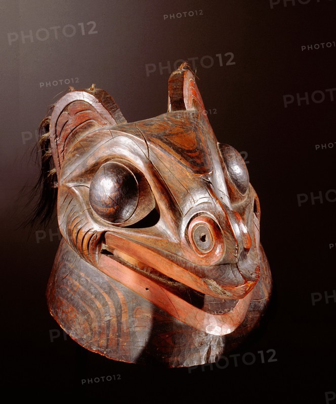 A very unusual and early warriors helmet, the representation of which may be a mouse or other rodent