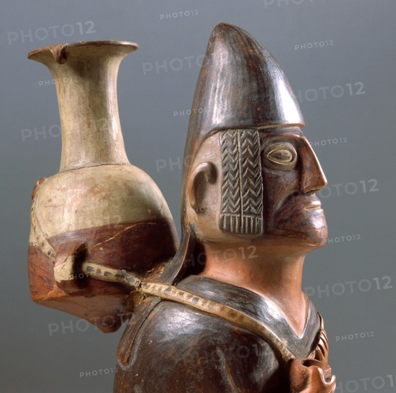 Detail of an effigy ceramic showing a male figure carrying the typical Inca aryballus on his back