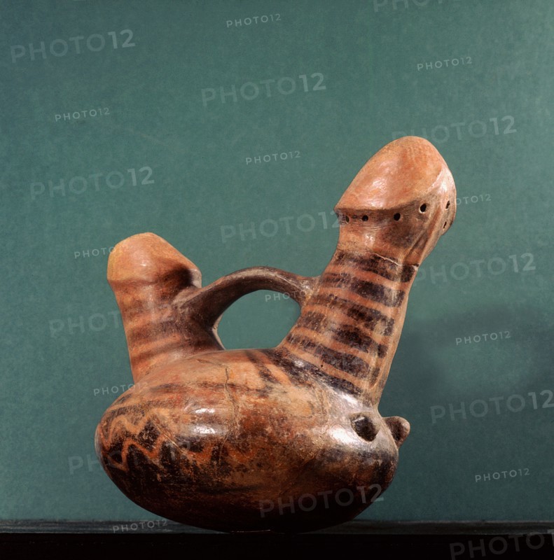 Stirrup vessel with double phallus