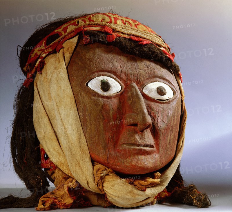 Carved human head effigy, possibly part of a mummy bundle