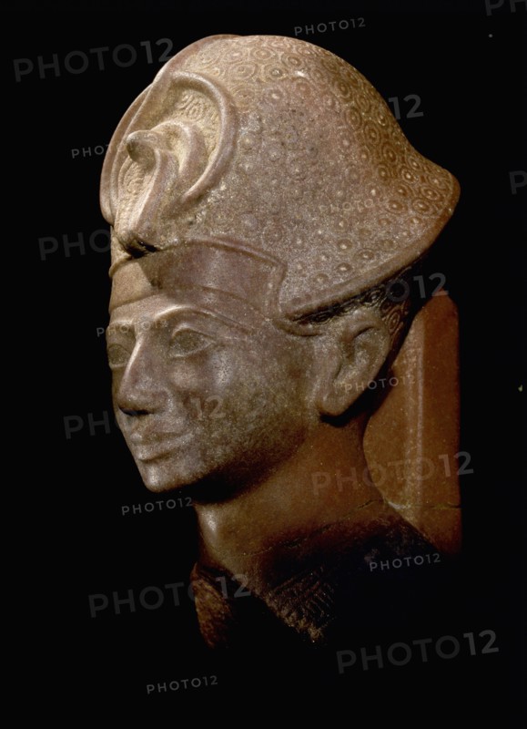 Statue depicting the Pharaoh Amenhotep III wearing the Blue Crown (khepresh)