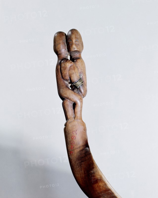Ceremonial spoon with the handle in the form of embracing figures