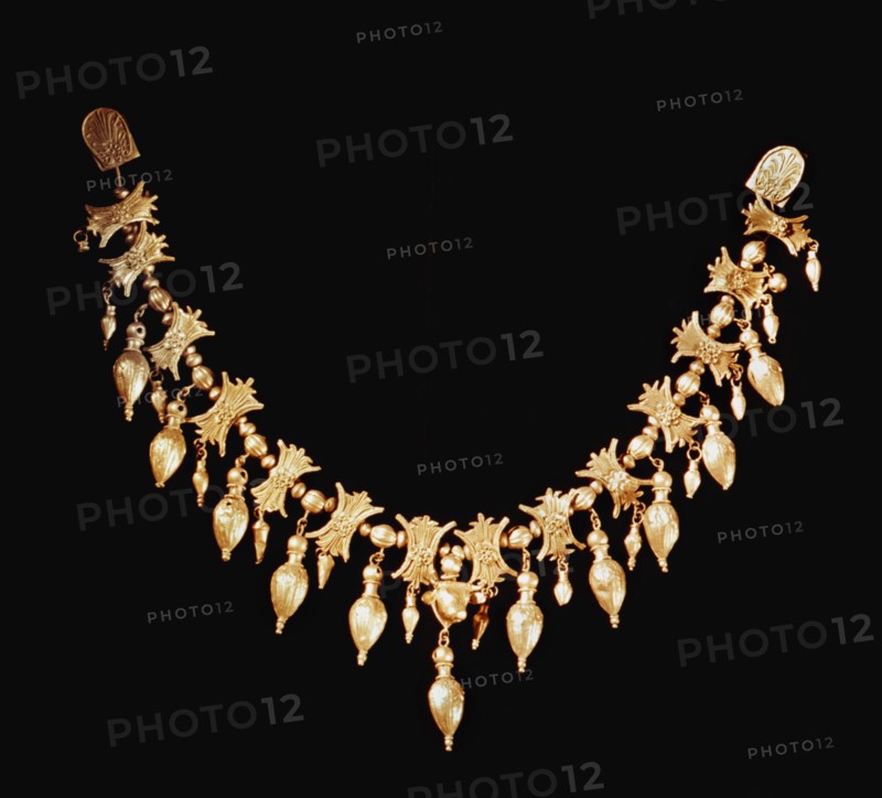 Necklace made of beads and tiny figured plaques, decorated with filigree palmettes and rosettes supporting pendants