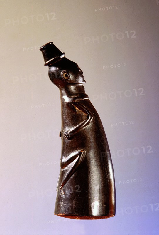 A South Sotho snuff horn in the form of a man