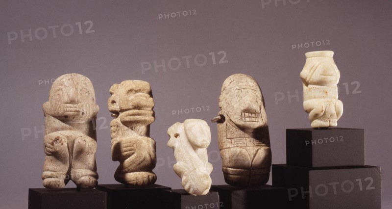 Miniature amulets of crouching dogs