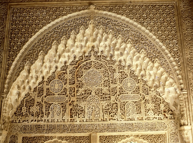 The stucco decoration above the windows in the Mirador de Lindaraja