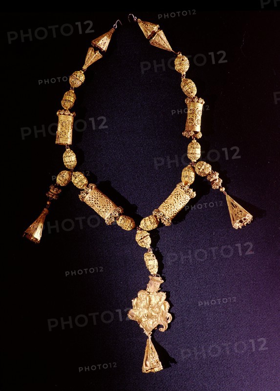 A rare gold filigree necklace