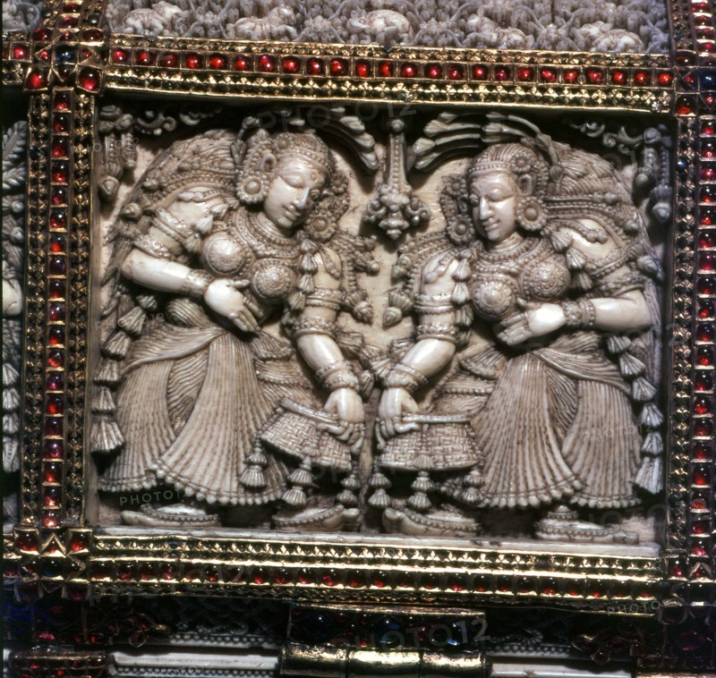 Detail of the lid of a casket decorated with gold and rubies