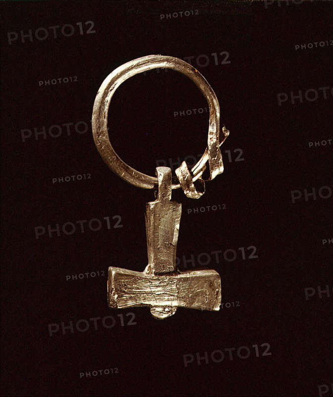 Thor hammer pendant