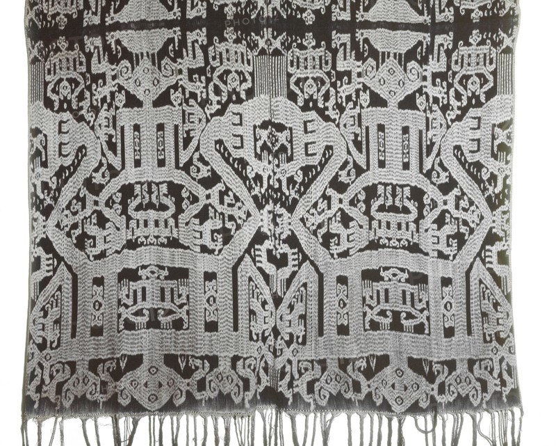 On this Atoni warp ikat mans cloth, selimut, all extremities of the figure merge into birds