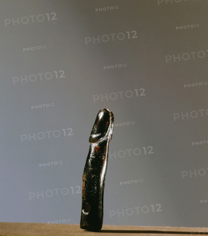 Pendant in phallic form