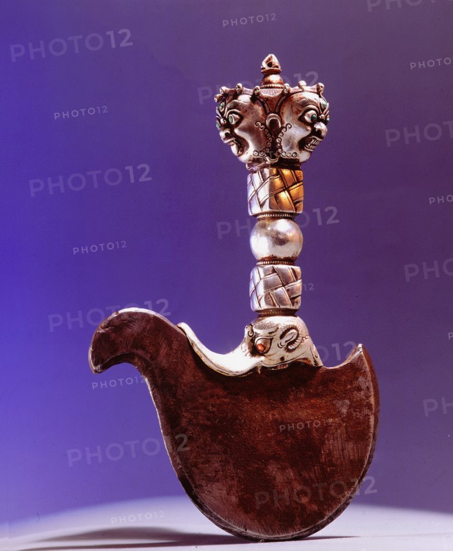 A Karttrika or chopper of the type carried by fierce deities to cut the life roots of demons and sinners