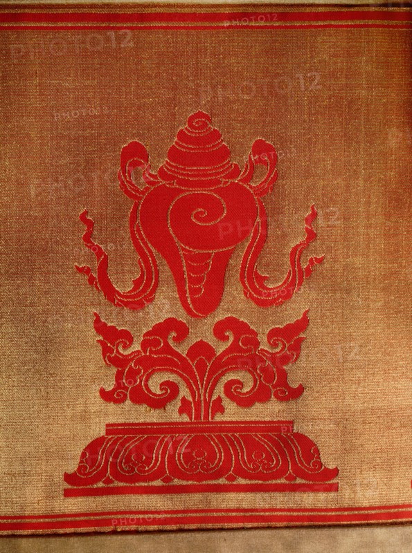 Sino Tibetan silk and gold brocade altar cloth depicting eight auspicious emblems interspersed by puja devis (offering goddesses) who offer gifts to the five Dhyani Buddhas, or Buddhas of meditation