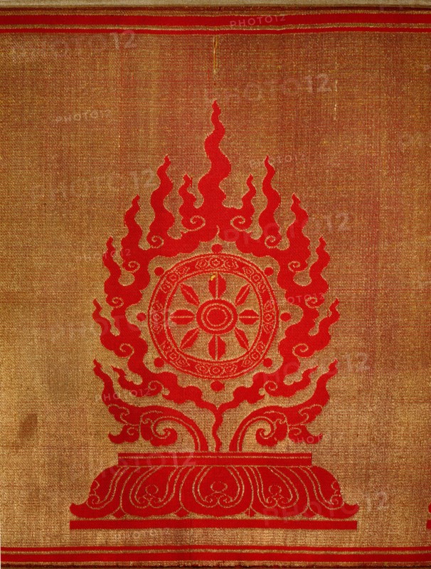 Sino Tibetan silk and gold brocade altar cloth depicting eight auspicious emblems interspersed by puja devis (offering goddesses) who offer gifts to the five Dhyani Buddhas, or Buddhas of meditation