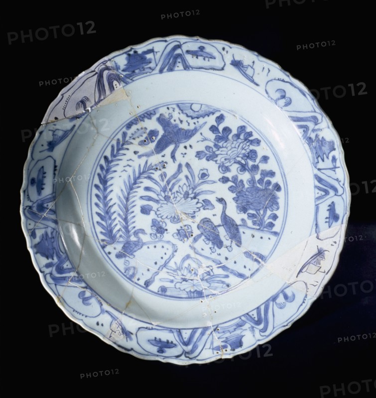 Chinese blue and white patterned porcelaine is convincing proof of trading connections between the Emirates and the far East