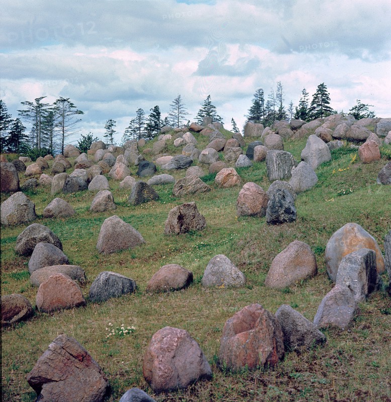 Burial place at Lindholm Hills, Norresundby
