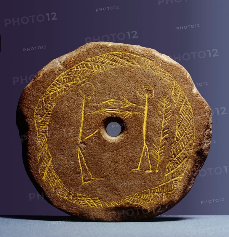 Lid of a cremation urn with fertility symbols
