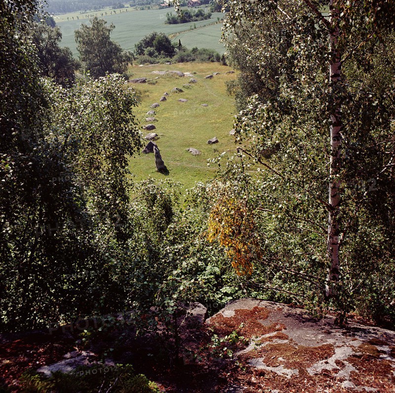 Burial site with outline of a ship in stones