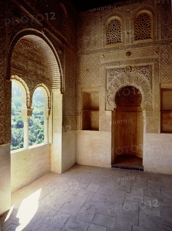 Interior - stucco work, niche and windows