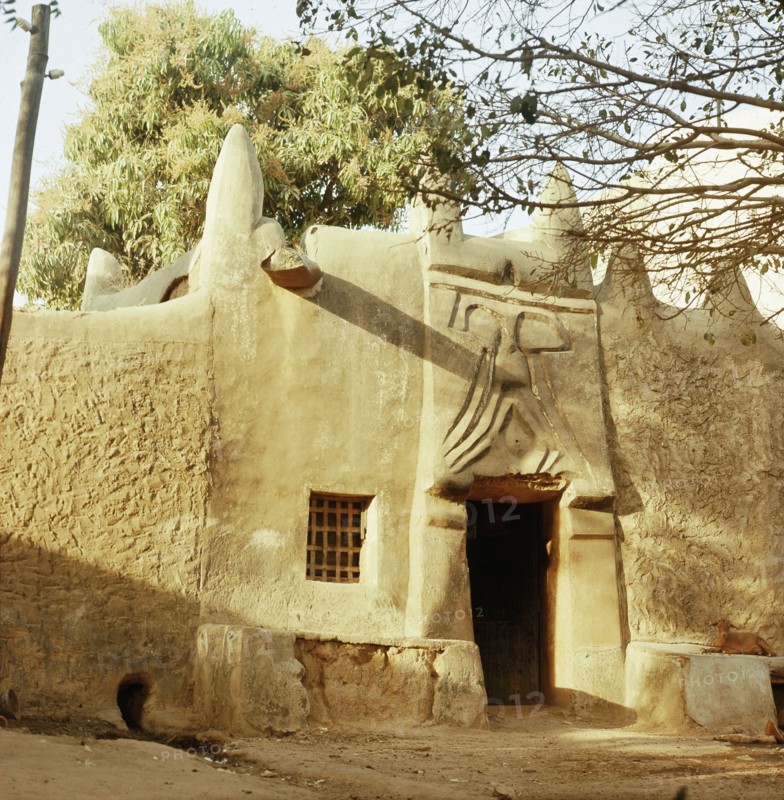 A house made of dried mud in the old part of Kano, one of the major Hausa-Fulani city states of northern Nigeria