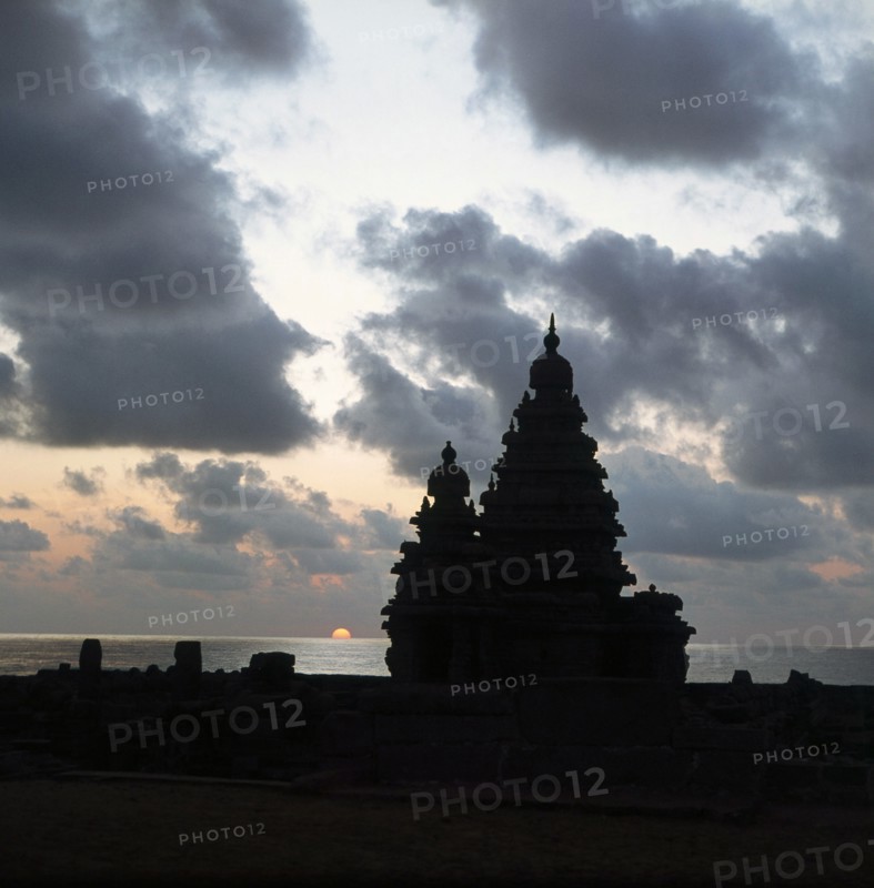 The Shore Temple at Mahabalipuram represents the final phase of Pallava art, built in the late 7th century during the reign of Rajasimha