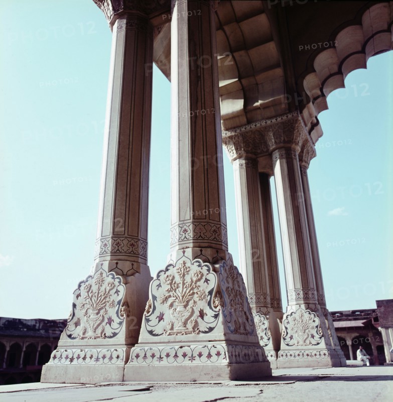 Pietra dura on pillars of the Diwan-i-Khas, Red Fort