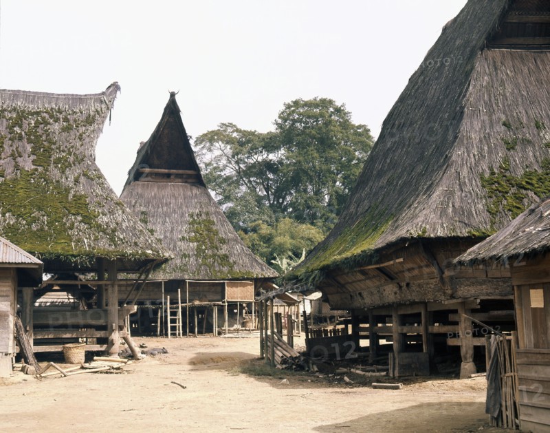 The three-level structure of Karo Batak houses corresponds to ideas of the cosmos