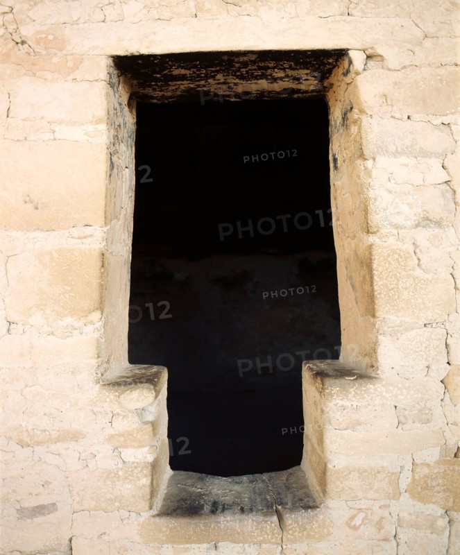Cliff dwelling at Mesa Verde with typical 'keyhole' door