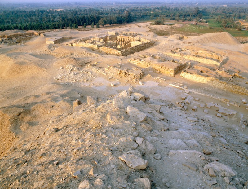 The tomb-chapel of Ptah-shepses at Abusir includes a large pillared court