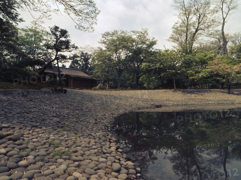 The south-eastern corner of the Gosho Imperial Palace grounds