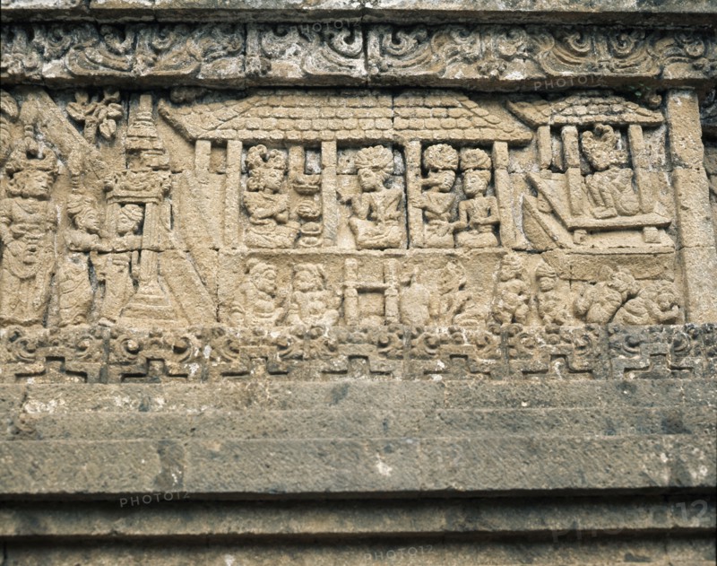 The reliefs, on the temples of the Lara Jonggrang complex, portray various deities or scenes taken from the great Hindu classics and especially the Ramayana