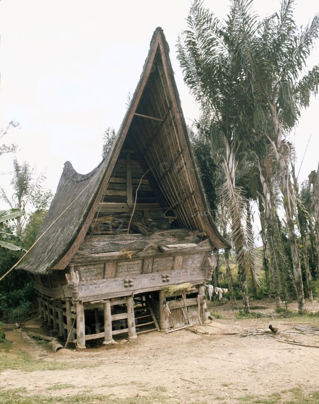 The three-level structure of Toba Batak houses corresponds to ideas of the cosmos