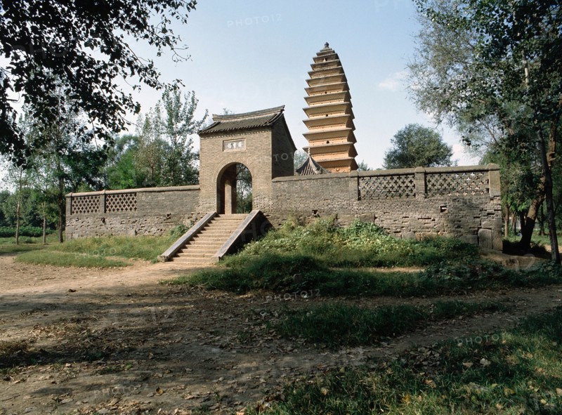 Qiyun ('Cloud Reaching') Pagoda