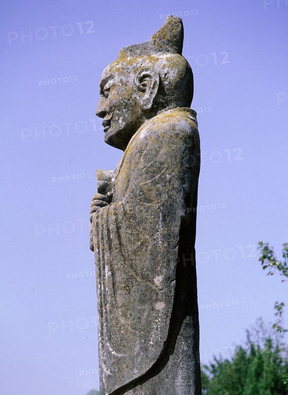 A monumental stone carving of an official wearing a Confucian-style hat