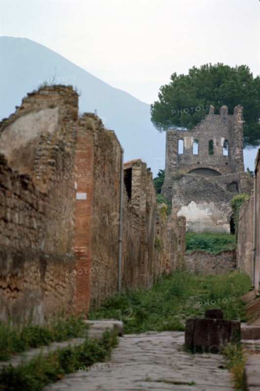 Street off Via di Nola, Pompeii