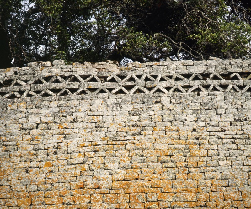 Detail of the upper structure of the fortification wall from great Zimbabwe